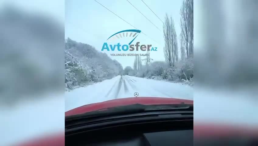 “Mercedes”lə “şou” göstərmək istəyən sürücü qəzaya düşdü