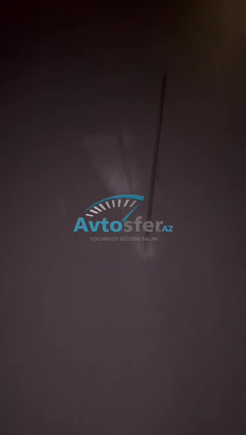 Yolun ortasına basdırılan armatur sürücünü ağır qəzaya saldı