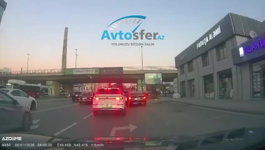 AA seriyalı “Lexus” sürücüsü təhlükə yaratdı