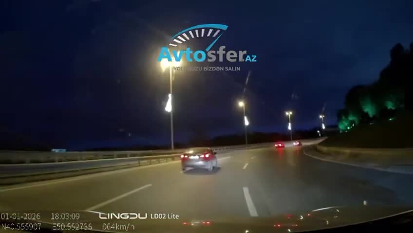 Hava limanı yolunda qayda pozan sürücü avtomobili vurdu