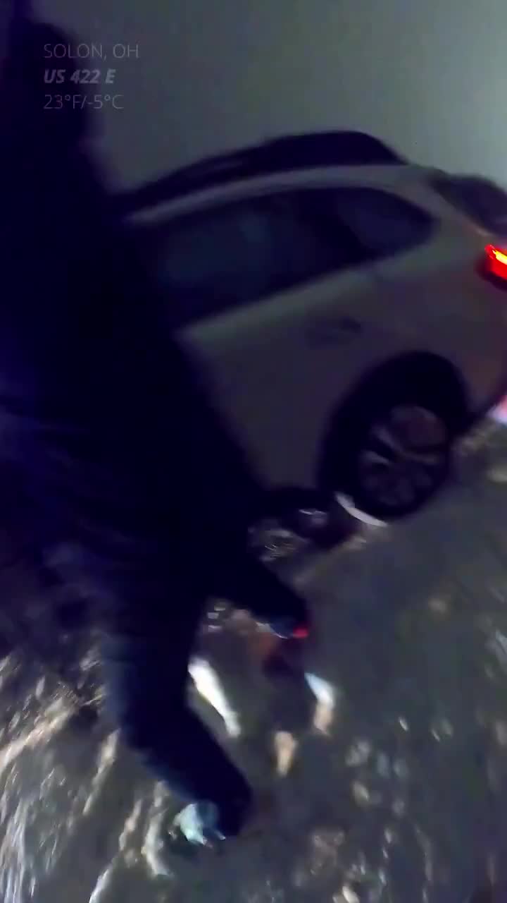 köməyə gələn evakuator avtomobilə qorxunc anlar yaşatdı