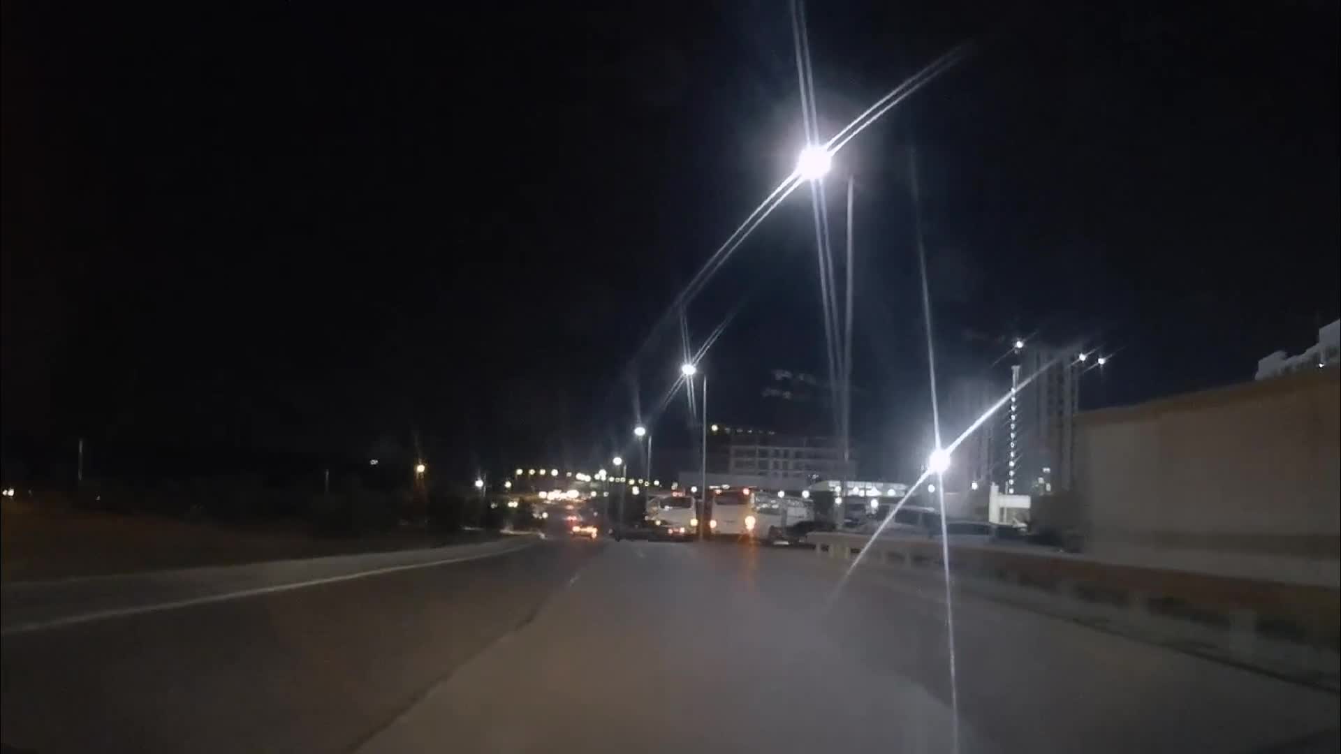 Yola baxmadan çıxan sürücü qəza şəraiti yaratdı