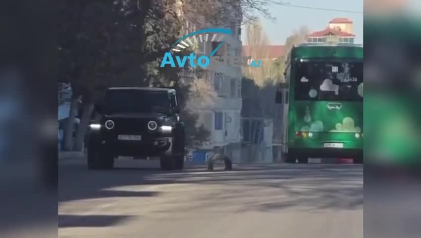 Yolun ortasında təhlükəli lyuk: Qapağını təkər “əvəz edir”