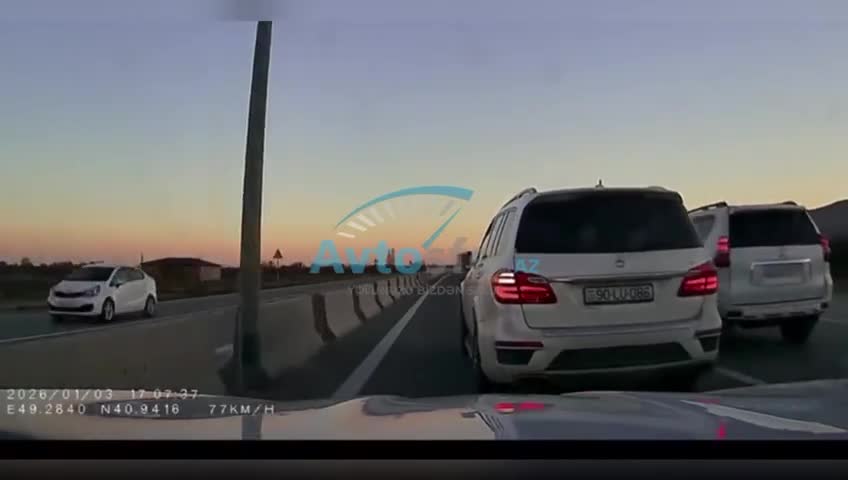 Yola atılan siqaret kötüyü avtomobilin üzərinə düşdü