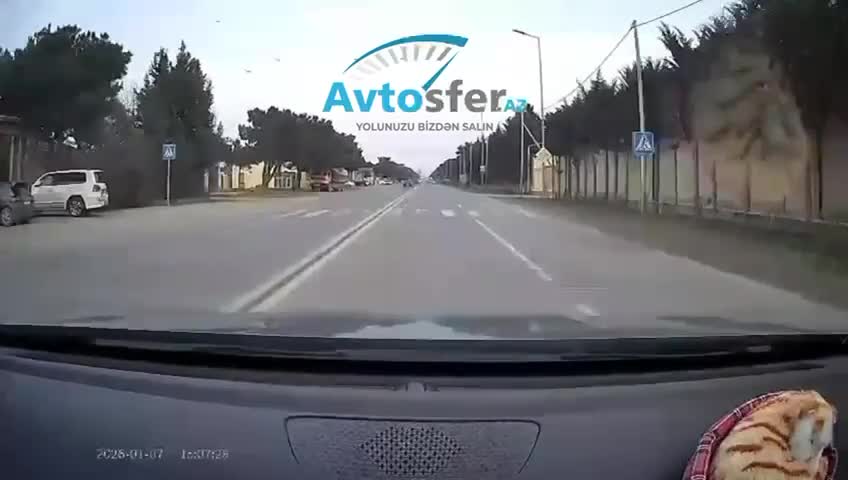 Əks yola çıxan “Li” sürücüsü qəzadan son anda yayındı 