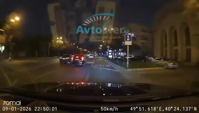 Güzgünü “unudan” “Prius” sürücüsü qəzadan son anda yayındı