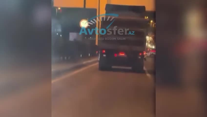 Prospektdə sol zolağı tutan yük maşını yol boyu təhlükə saçdı