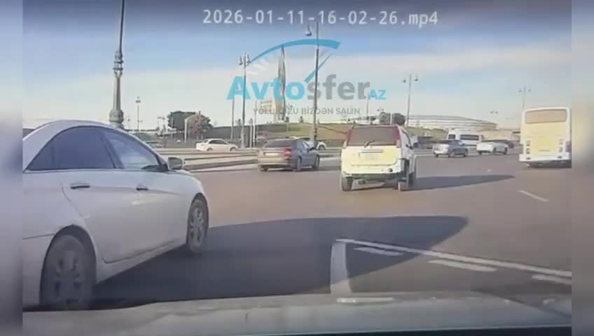 Özünə yer tapmayan sürücü ard-arda qəza şəraiti yaratdı 