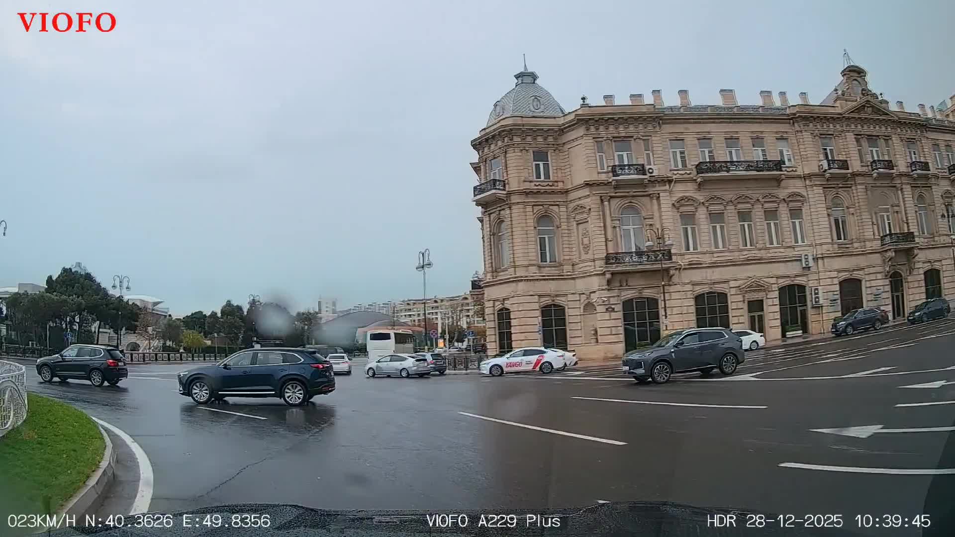 Yol verməklə arası olmayan sürücü qaydaları pozdu