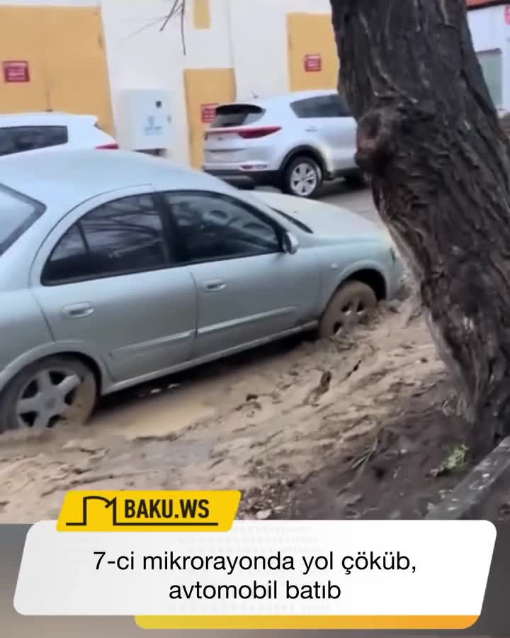 7-ci mikrorayonda yol çöküb