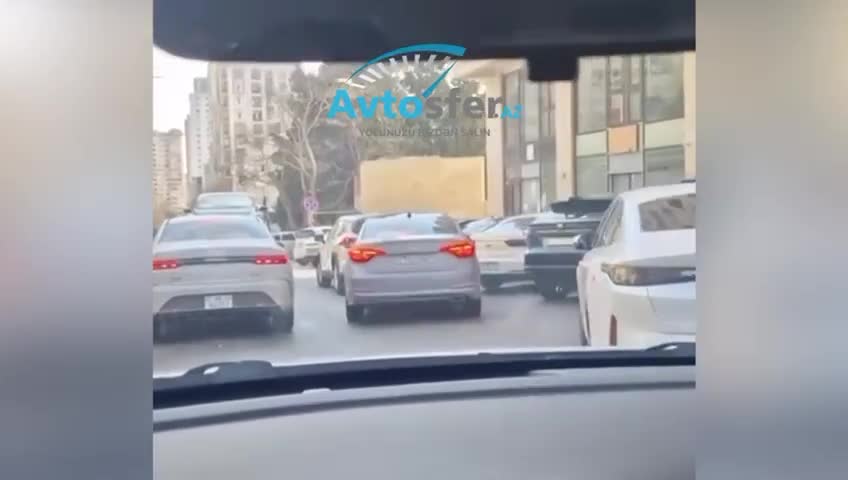 Bu küçədə hər gün xaos yaşanır – Zolaq və səki zəbt olunur