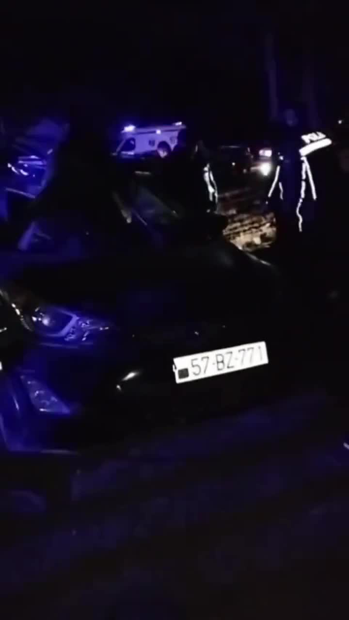 Şəmkirdə maşın ağaca çırpıldı