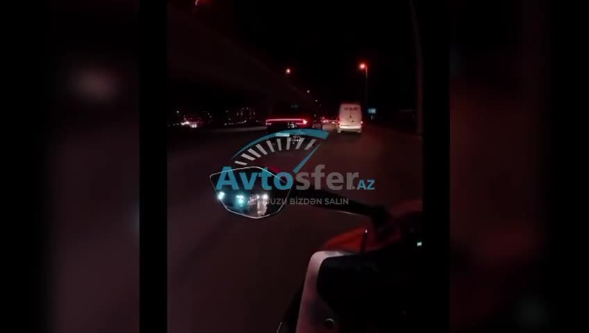 Prospektdə sürücü motosikleti gözardı edib sıxışdırdı