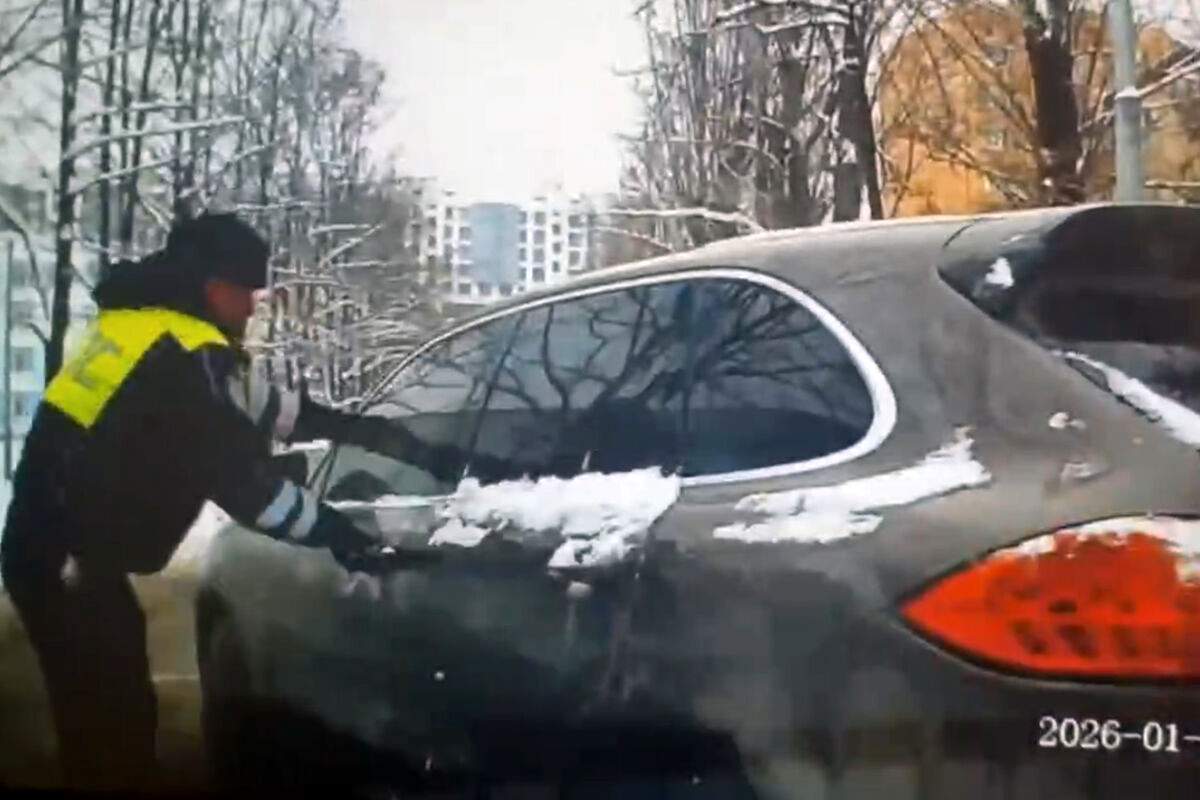  "Porsche" sürücüsünü  Polis atəş açıb saxladı - VİDEO