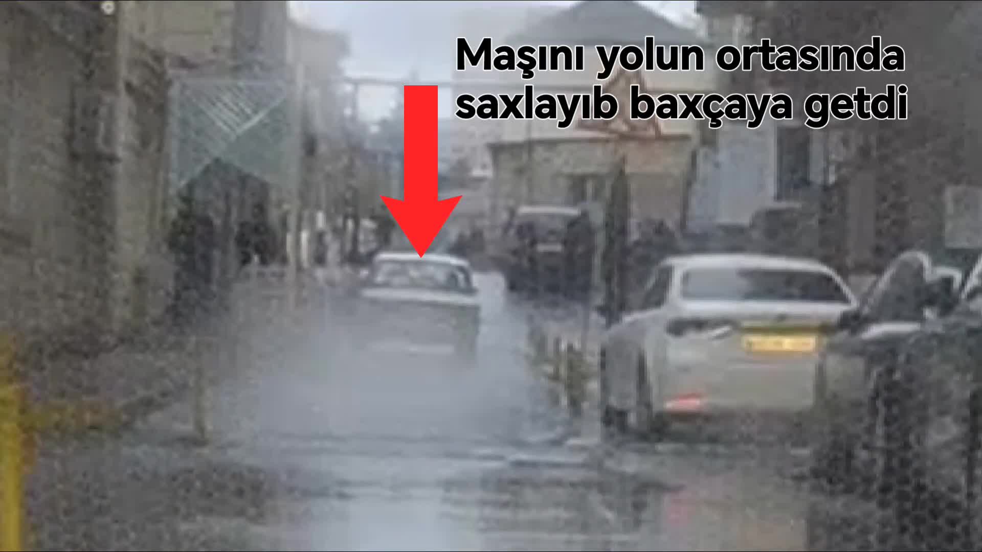 Yolu kəsib baxçadan uşaq götürməyə getdi