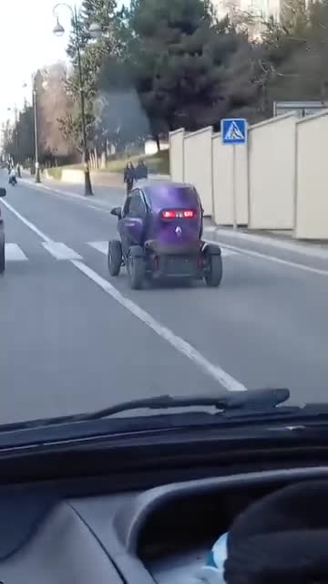 Bakıda dövlət nömrə nişanı olmayan avtomobil peyda oldu