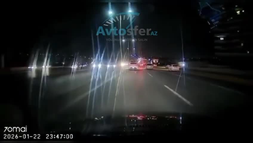 Bu yolda avtomobillər çuxurlara düşür 