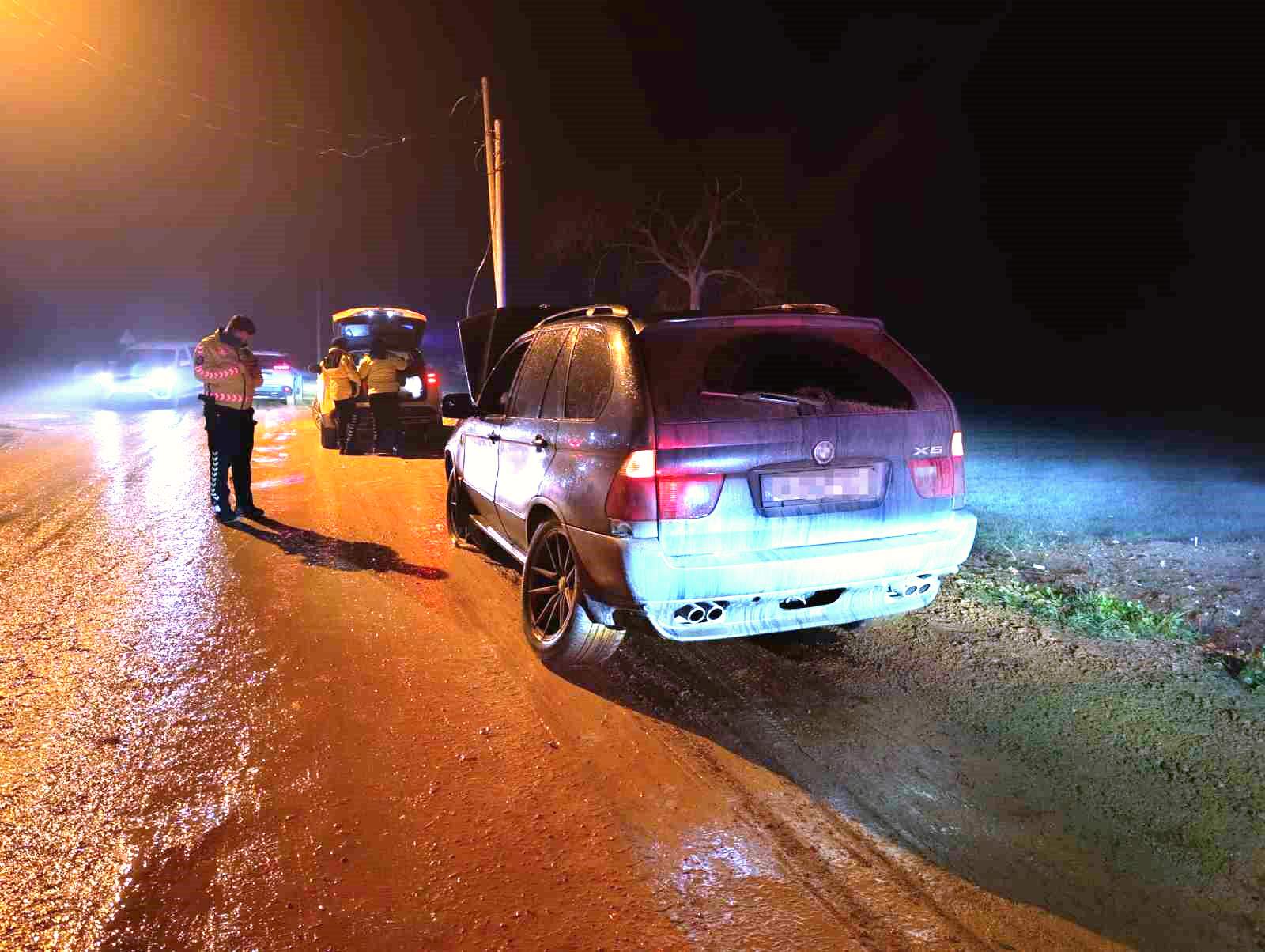 Sərxoş “BMW” sürücüsü yol polisinə gərgin anlar yaşatdı