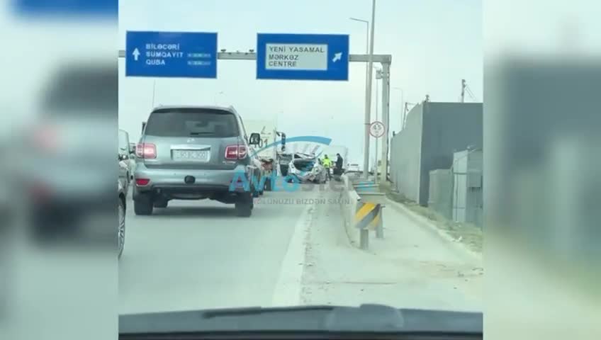 İdarəetmədən çıxan “Toyota” yararsız hala düşdü