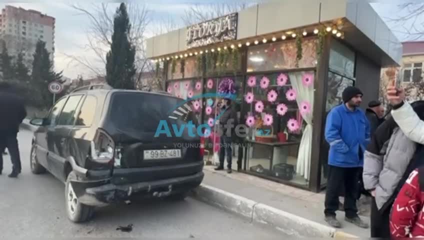 Sumqayıtda zəncirvari qəza - Üç maşın toqquşdu 