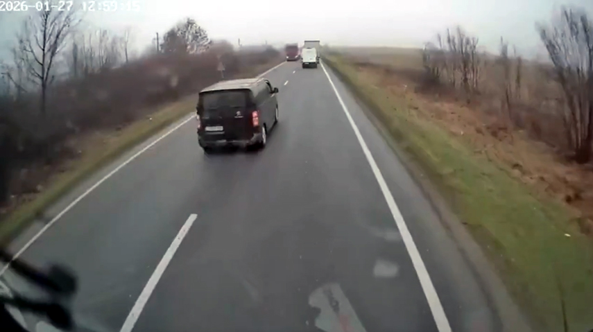 Azarkeşlərin olduğu mikroavtobus qəzaya düşdü: 7 ölü, 3 yaralı