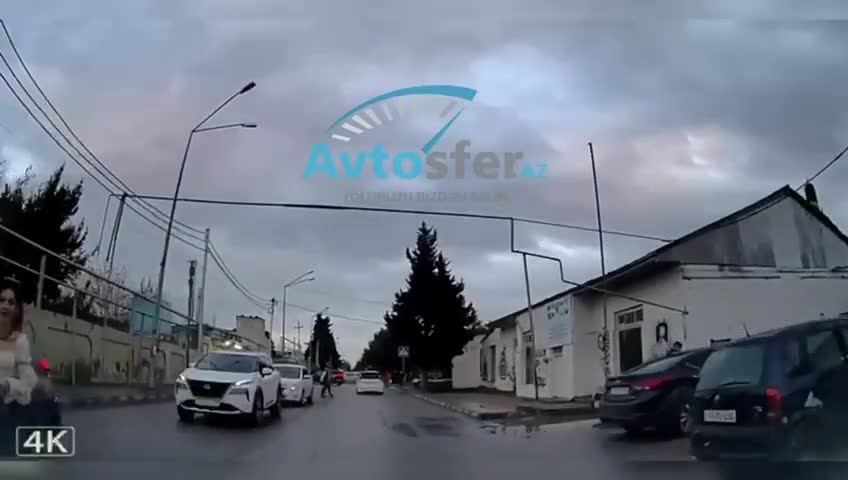 Maşını yolda iki dəfə saxlayan qadın sürücü yolu iflic etdi 