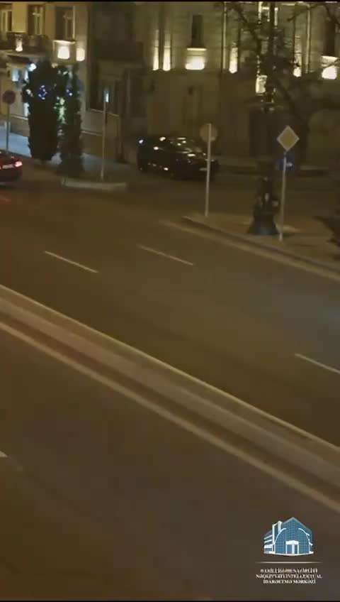 geriyə hərəkət və sürücü diqqətsizliyi qəzaya səbəb oldu