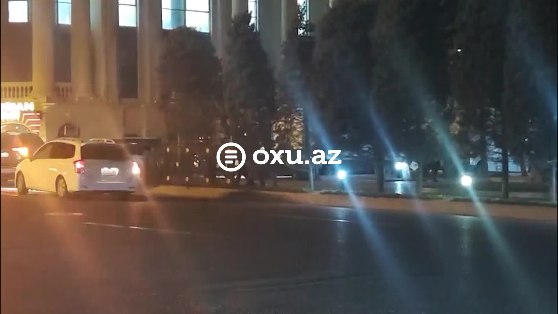 Bakıda yol nişanının qarşısını ağacların kəsməsi təhlükə yaradır