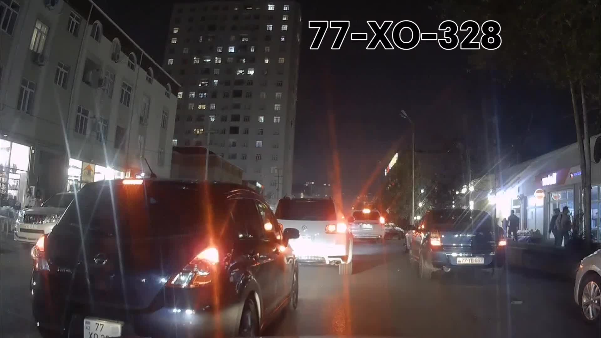 Sürücü tıxacda qalmamaq üçün əks yola çıxdı 