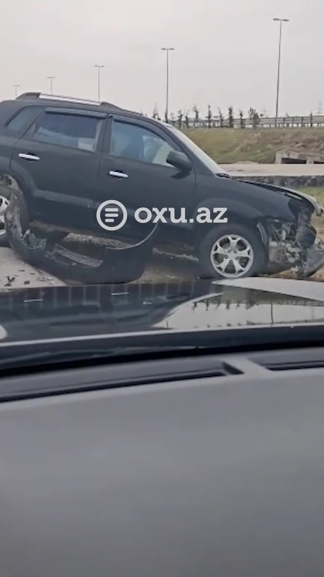 Suraxanıda iki nəqliyyat vasitəsi toqquşdu