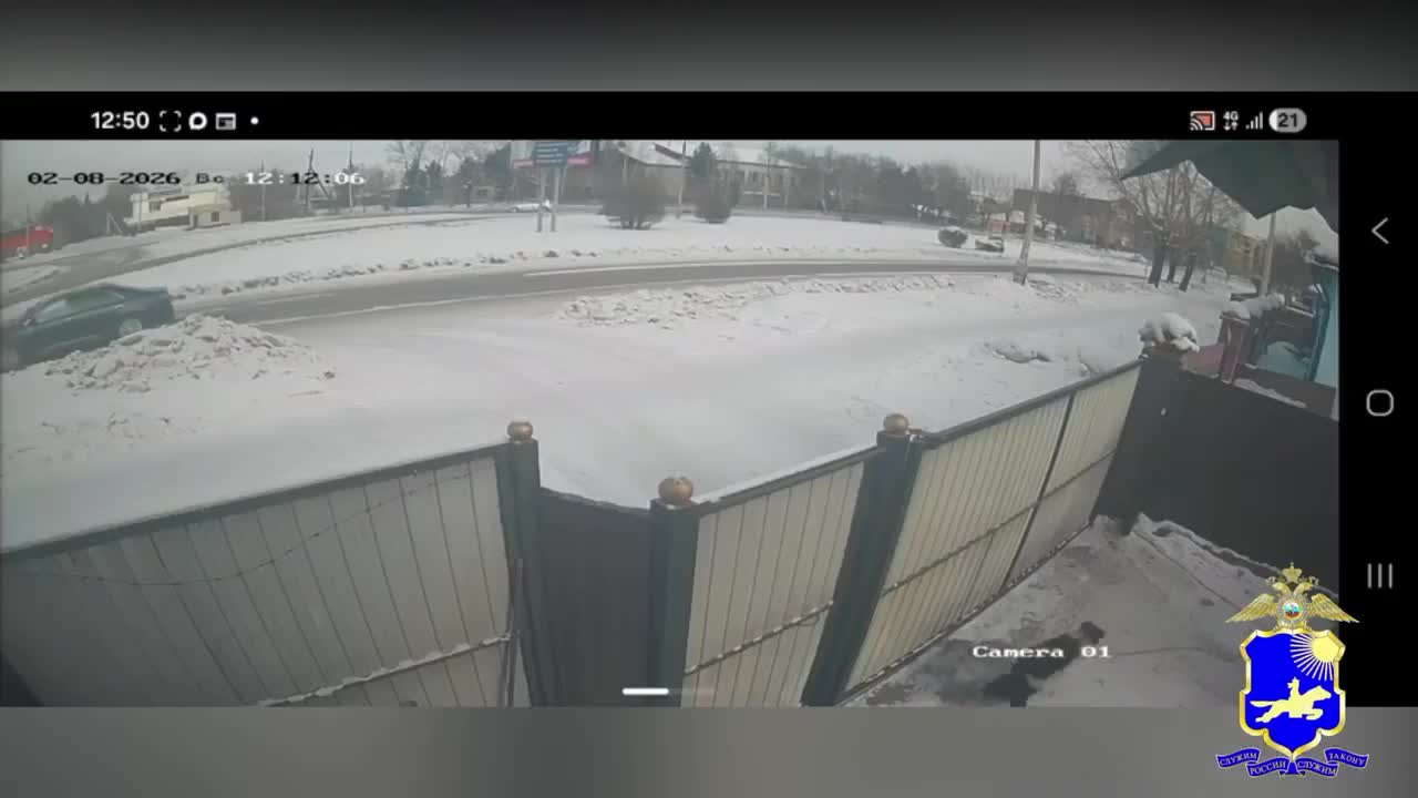 Ata marketə getdi, 6 yaşlı uşaq maşını sürüb qəza törətdi 