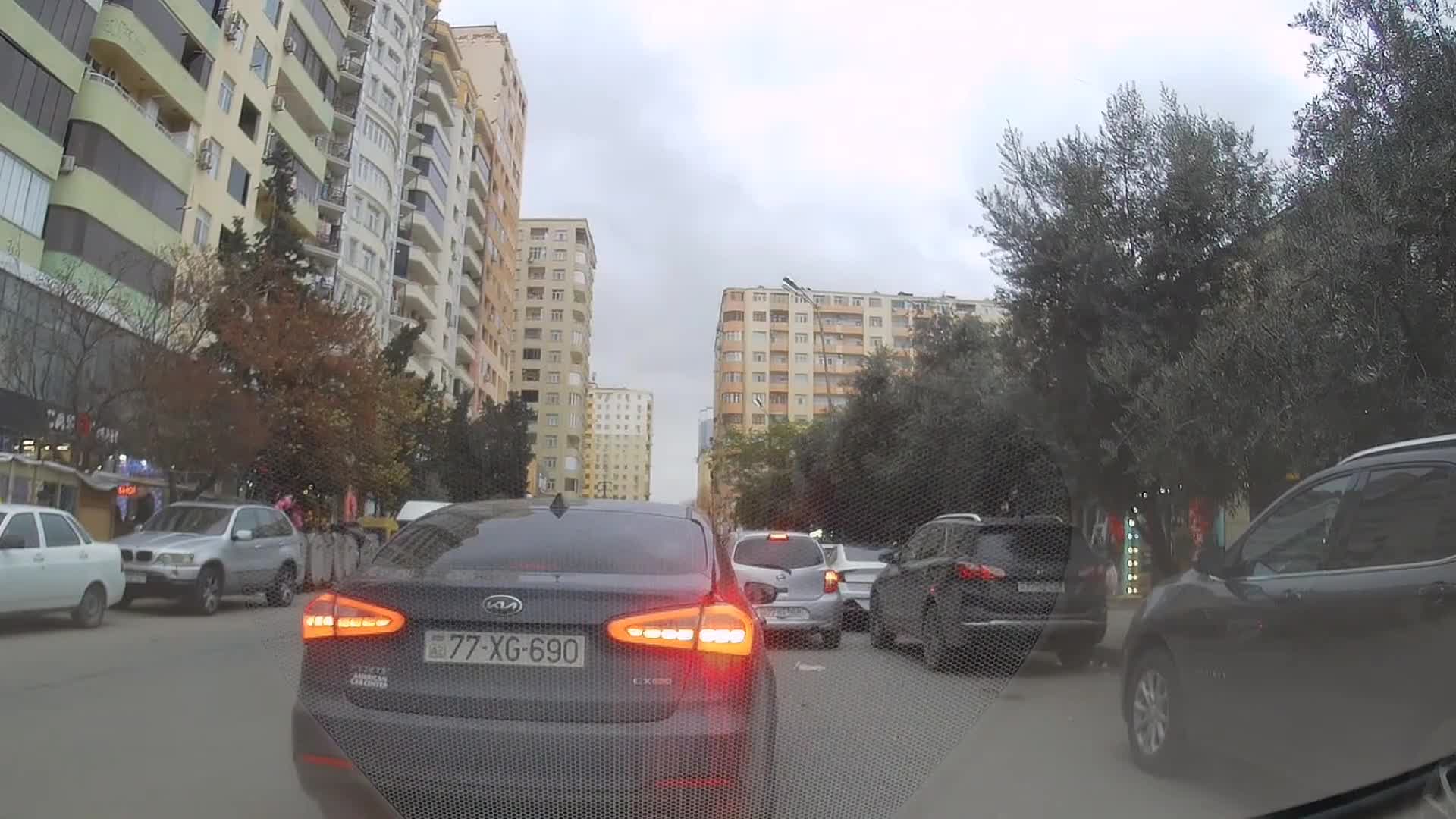 Öz rahatlığını düşünüb hamıya hörmətsizlik edən sürücü