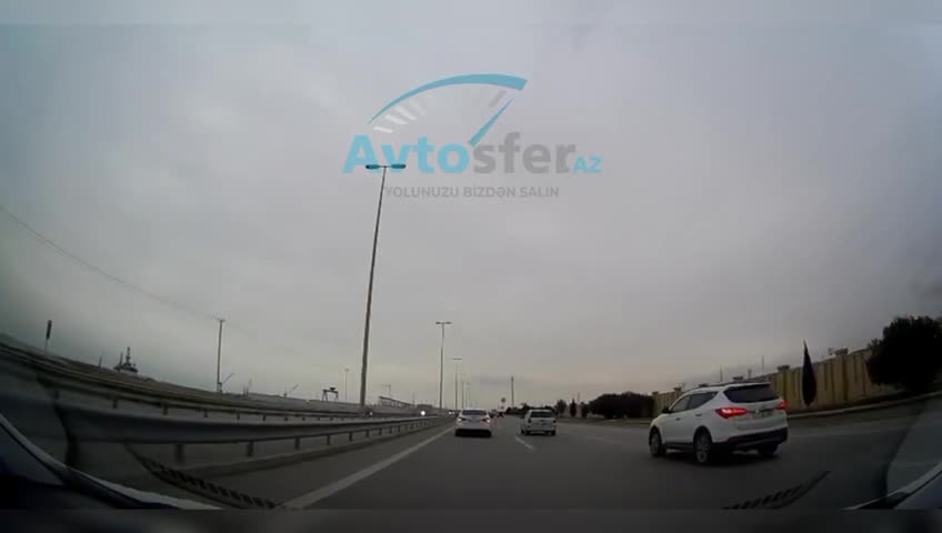 Sürücü sol zolağı zəbt edib yolu kəsdi, ardınca…