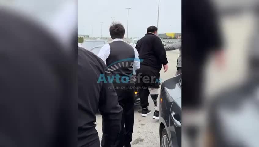 “TikTok”erin toyunda sürücülər yolu kəsib çəkiliş apardılar