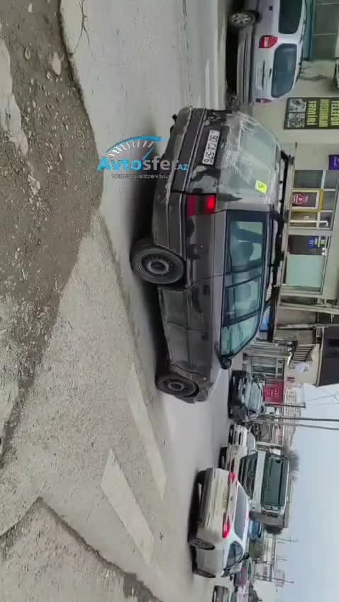 Hökməli dairəsində yol çöküb; qəza riski artır