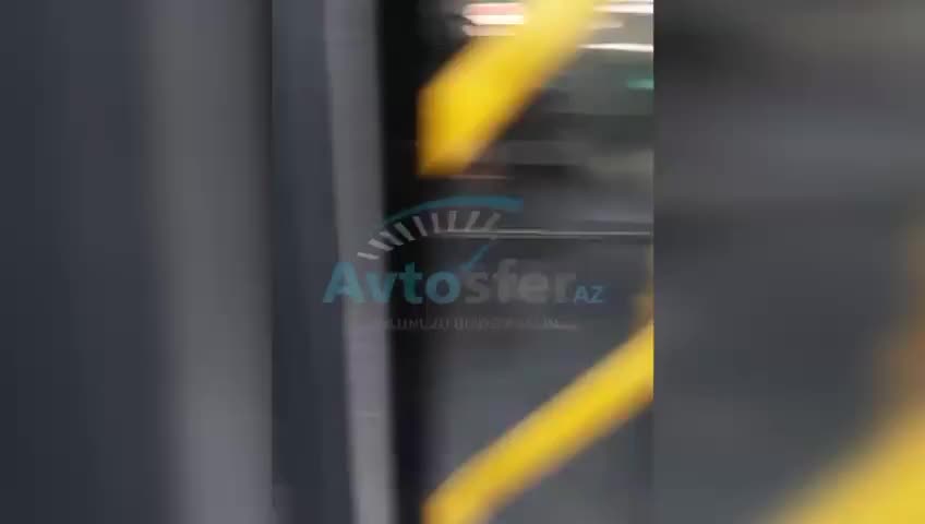 “20 Yanvar”da zəncirvari qəza: Üç avtobus toqquşdu 