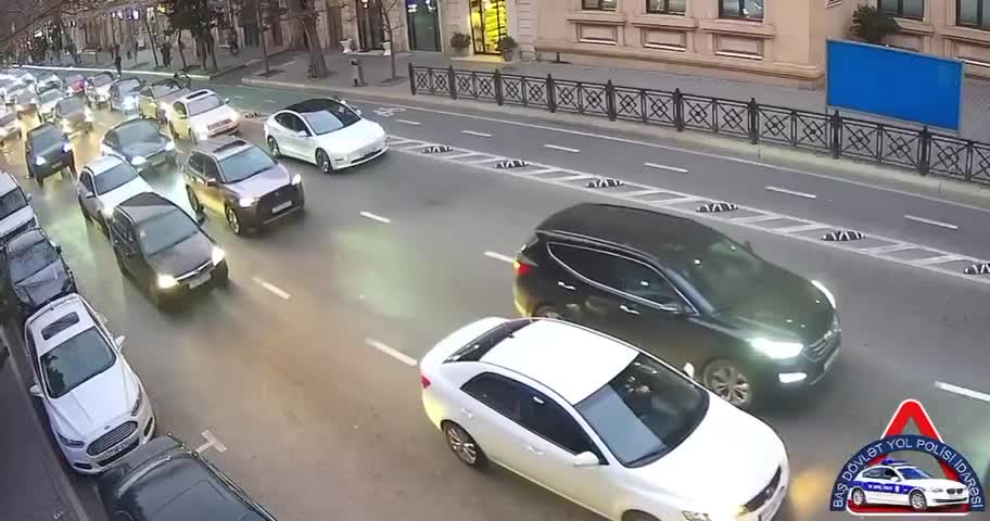 Polis qayda pozub yolu kəsən sürücüləri ifşa etdi 
