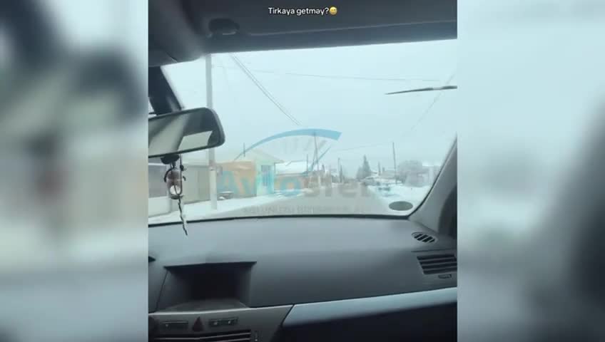 Sürücü qarlı yolda təhlükəli “şou” göstərdi