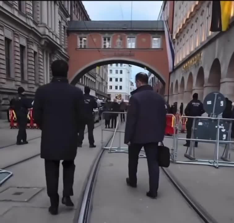 Emin Hüseynova bu dəfə Hikmət Hacıyevdən şillə kimi cavab