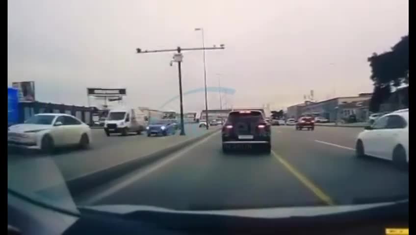 Ara məsafəsini gözləməyən sürücü zəncirvari qəza törətdi