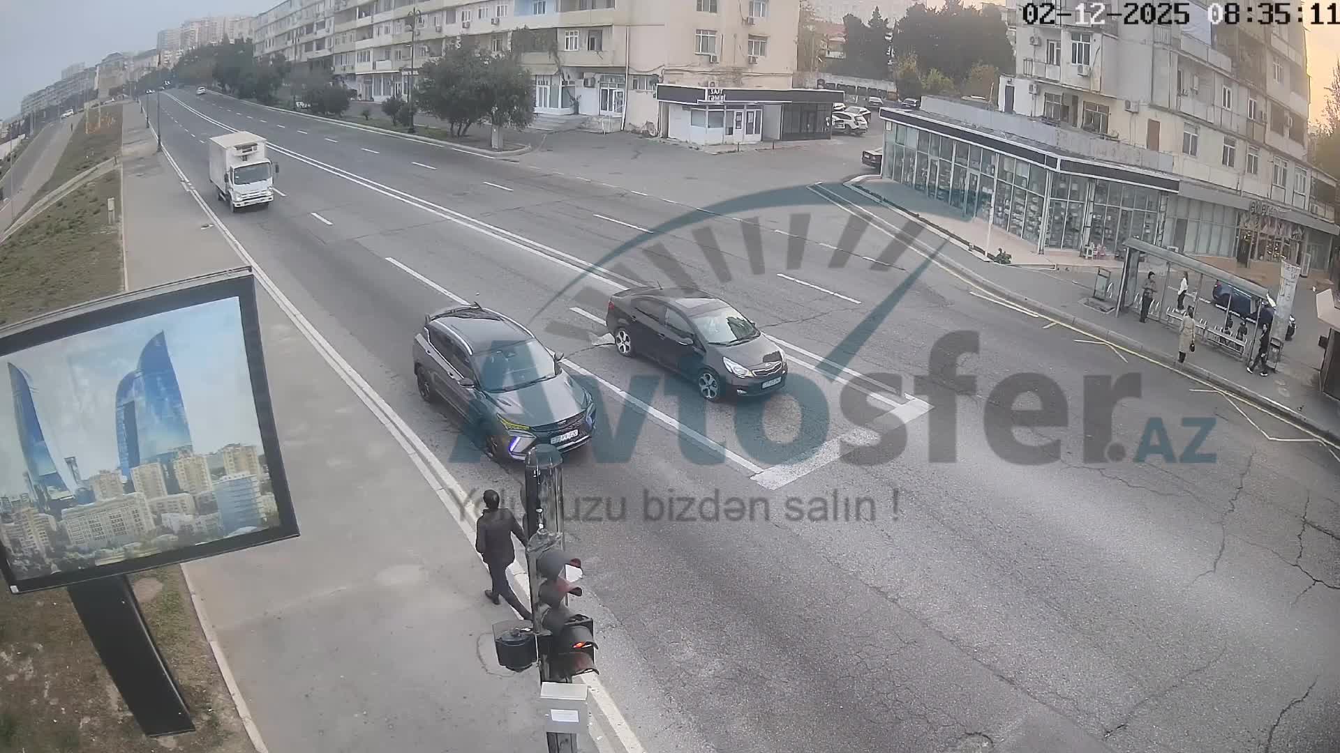 Bakıda müəmmalı qəza: Sürücü dayanan zaman qəza törətdi