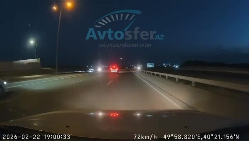 Dairəyə əks istiqamətdən girən sürücü 