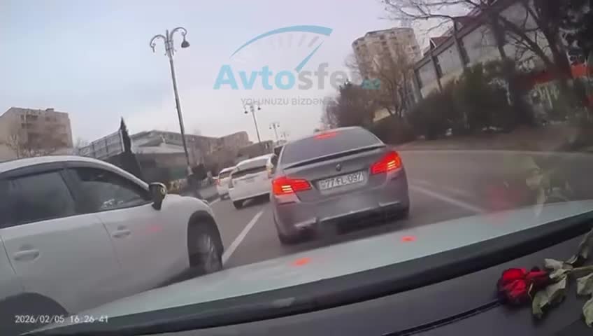 Bakıda sürücü qayda pozan təlimçiyə qaydaları xatırlatdı