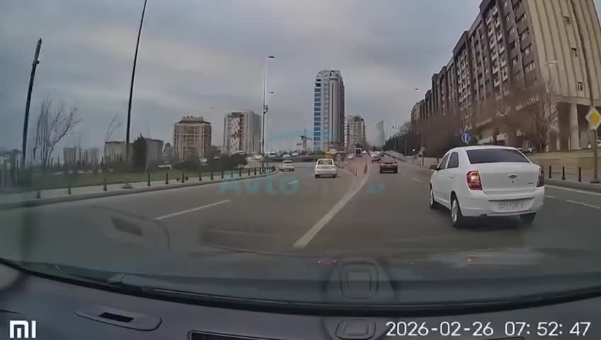 Zolağı kor-koranə dəyişən sürücü ‘Chevrolet’i vurdu