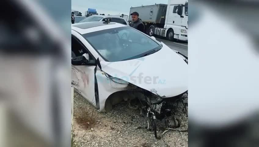  “Hyundai” betona çırpılıb tanınmaz hala düşdü