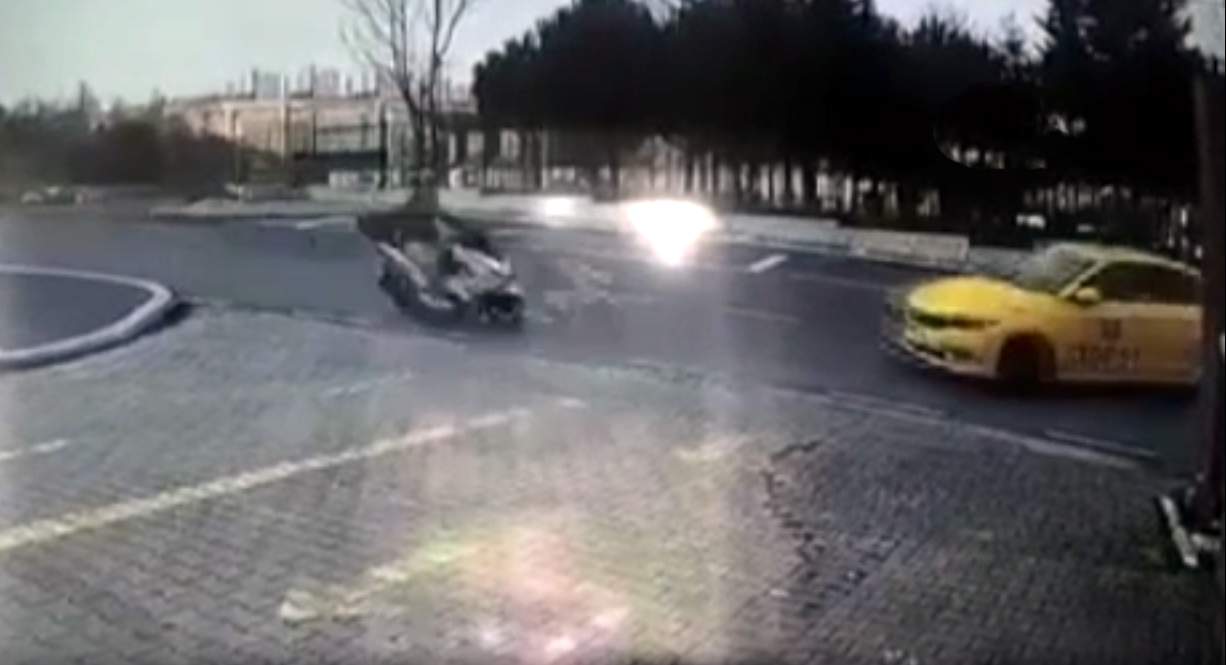 Manevr qaydasını pozan taksi sürücüsü qəza törədib