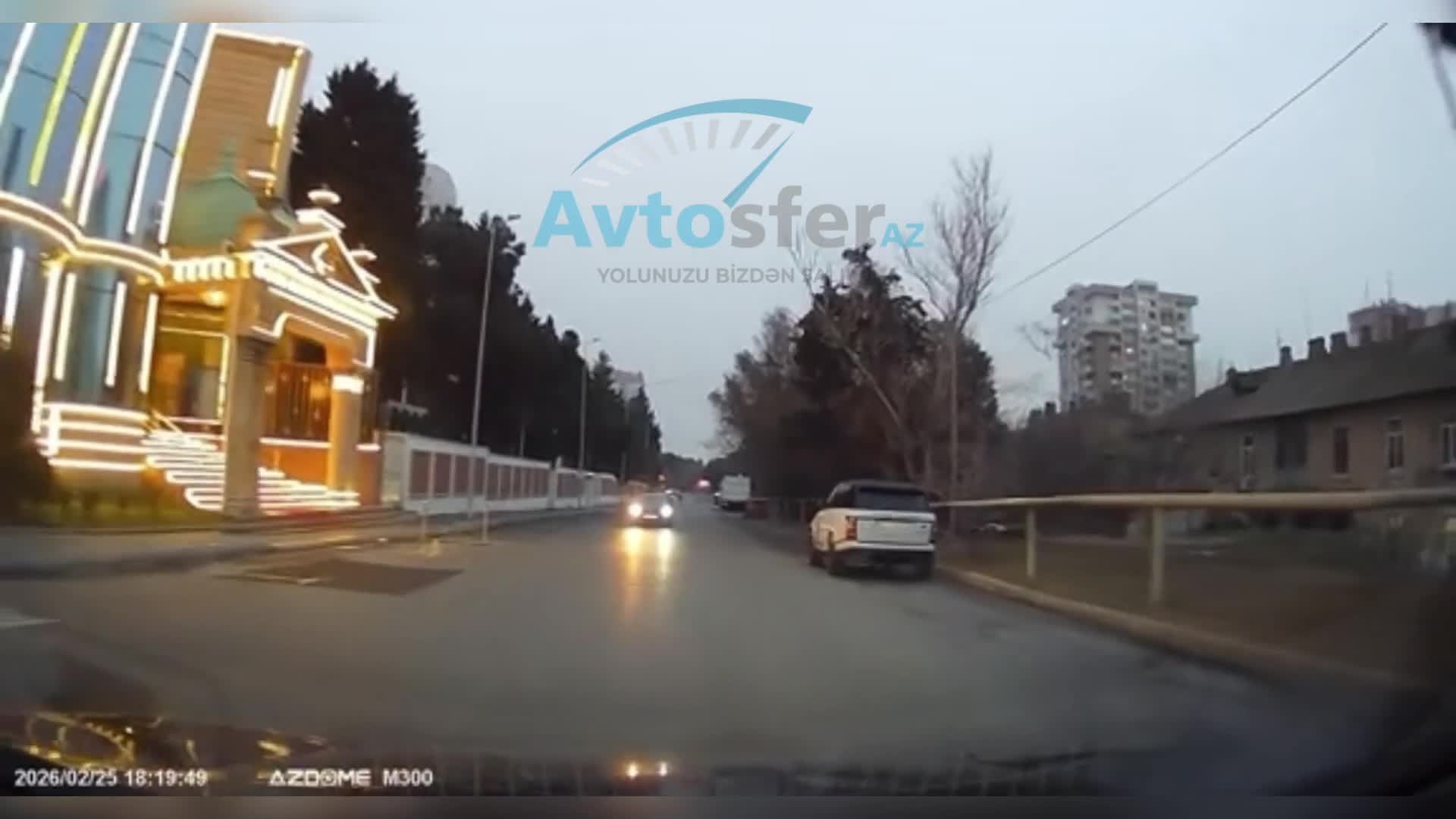  “Prius” sürücüsü əks istiqamətə çıxdı