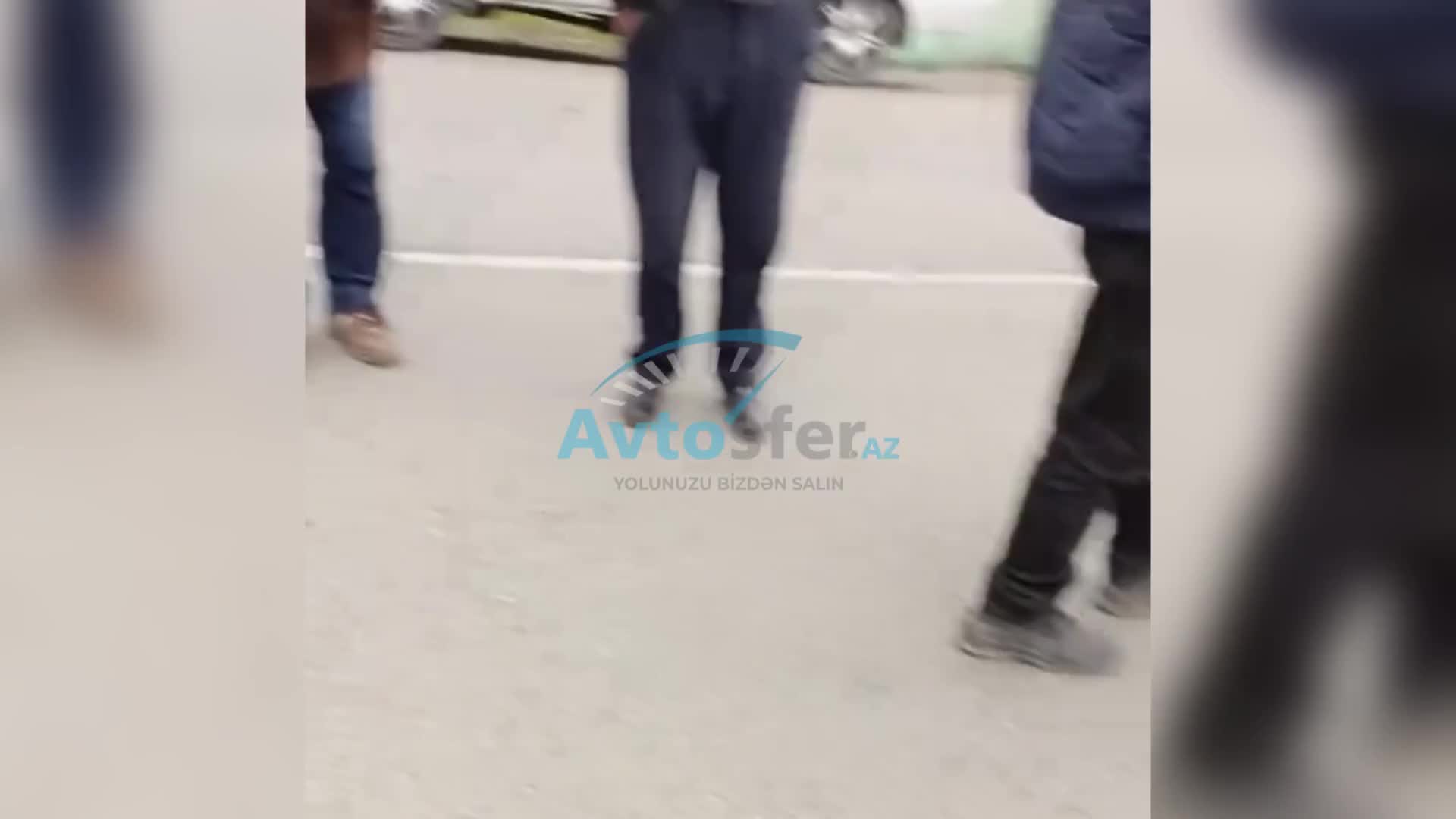 Qəzadan qaçmaq istəyən sürücü maşını kanala saldı