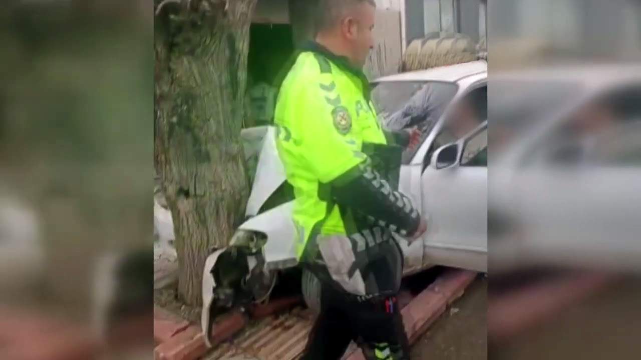 Yeniyetmə “Hyundai”ı ağaca çırpdı;  polis cərimələdi