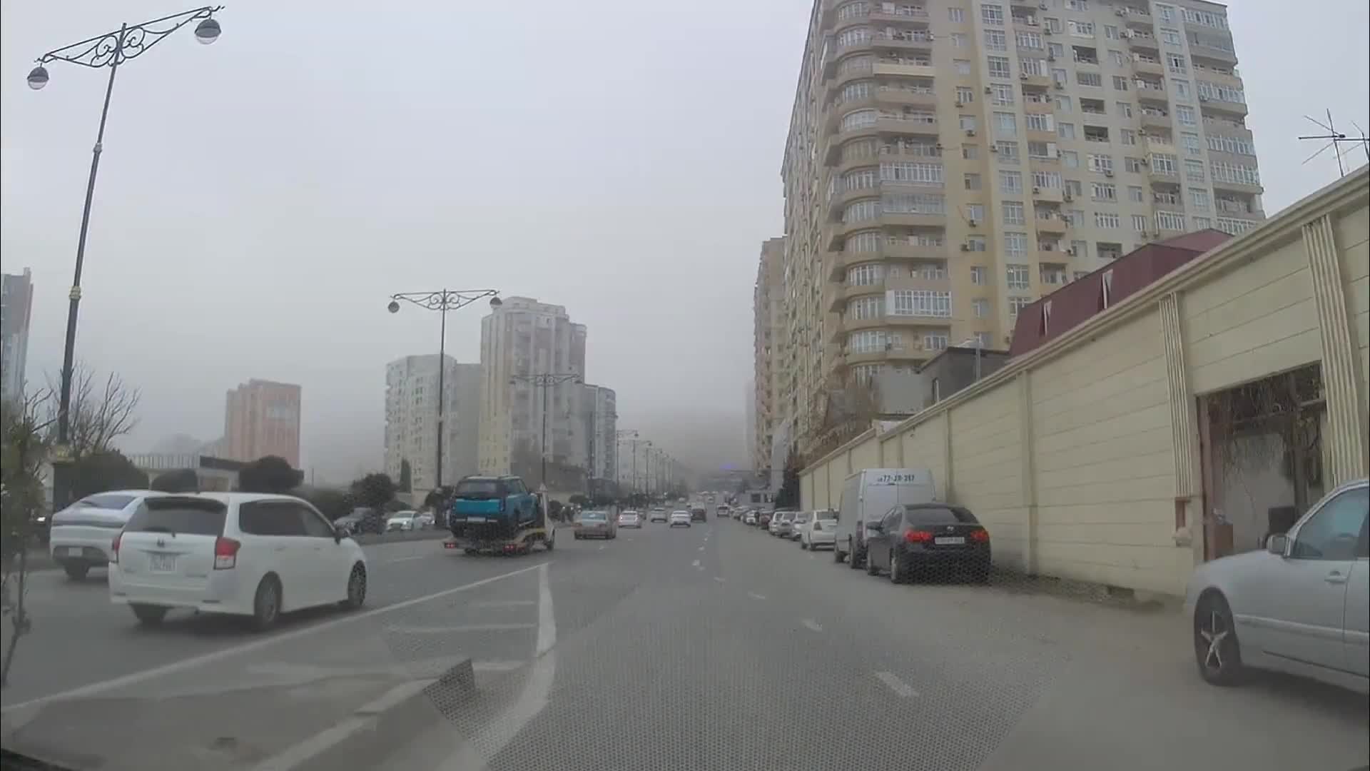 Evakuatorla təhlükəli hərəkət edən sürücü